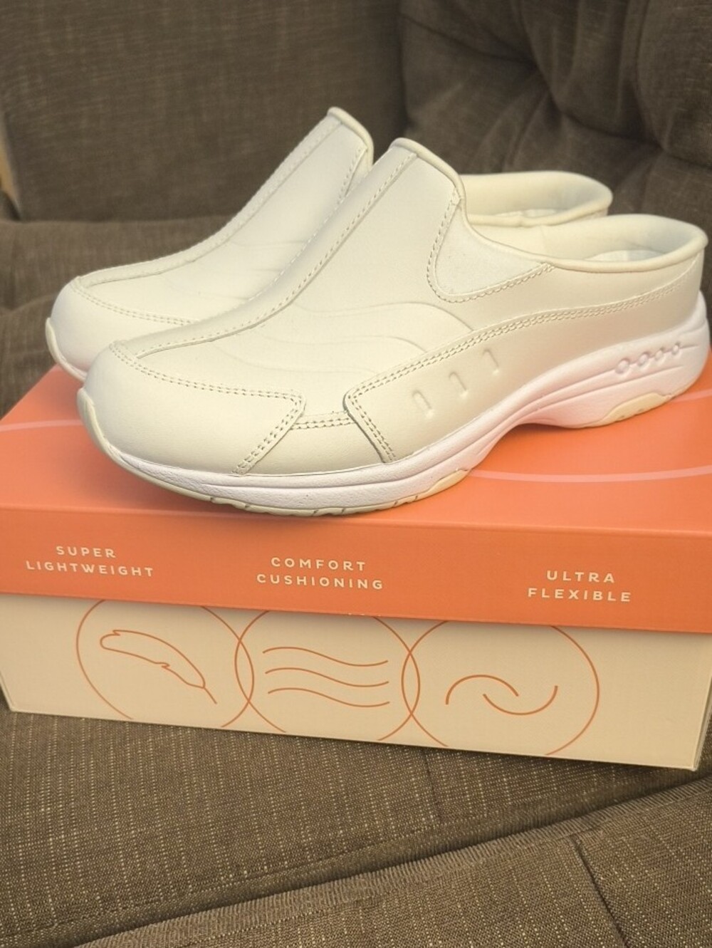 Easy Spirit Women's 8.5 White Slip-On Mule Clogs Like New